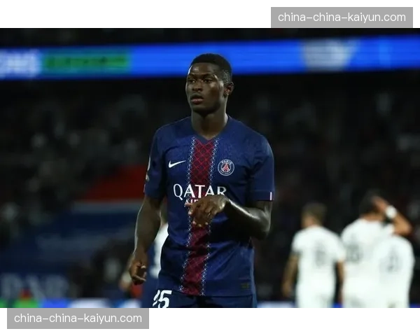 官方公告：巴黎圣日耳曼后卫努诺-门德斯成功接受膝盖手术，赛季报销